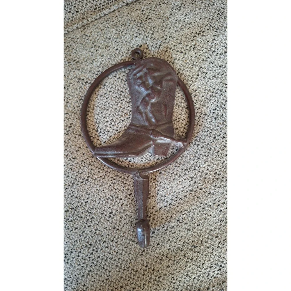VINTAGE CAST IRON COWBOY BOOT WALL HOOK WESTERN HORSESHOE DECOR RUSTIC